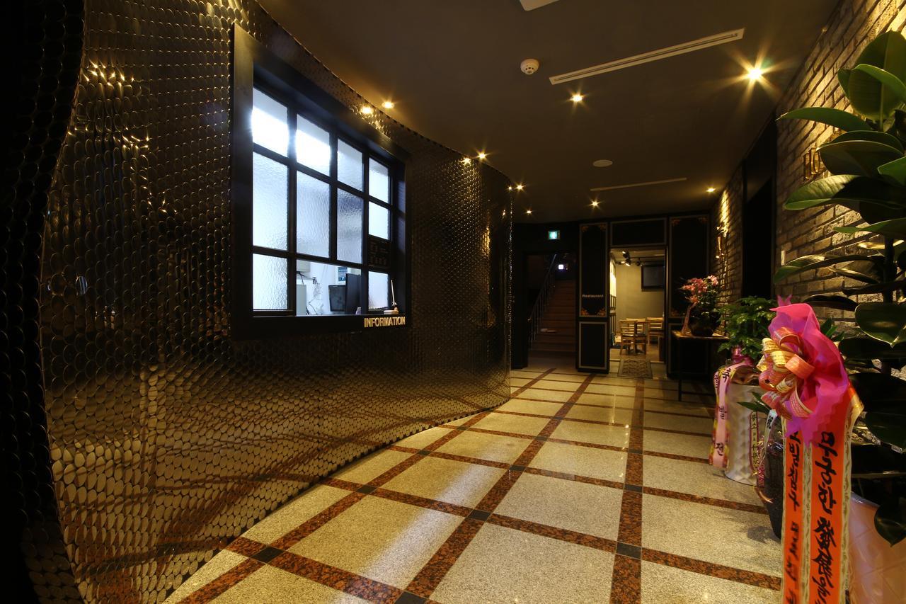 Hotel The May Gimhae Bagian luar foto